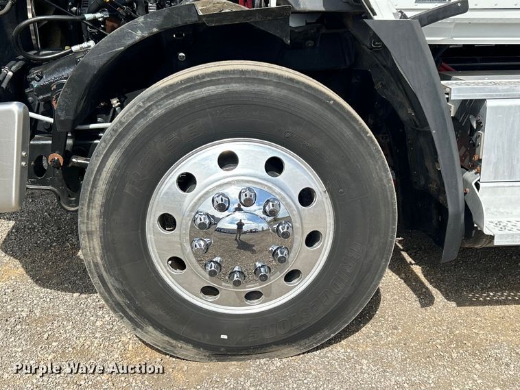 image for item EG1259 2016 Caterpillar CT660S semi truck