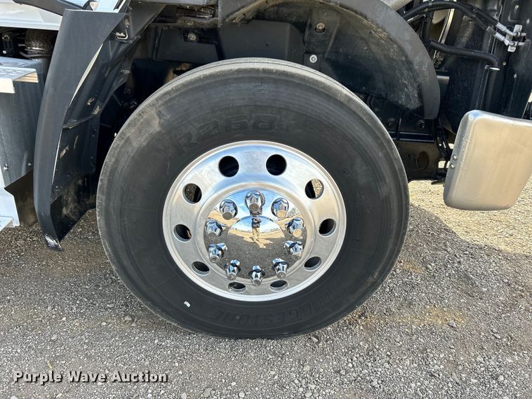 image for item EG1259 2016 Caterpillar CT660S semi truck