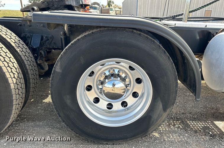 image for item EG1259 2016 Caterpillar CT660S semi truck