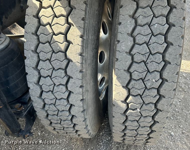 image for item EG1259 2016 Caterpillar CT660S semi truck