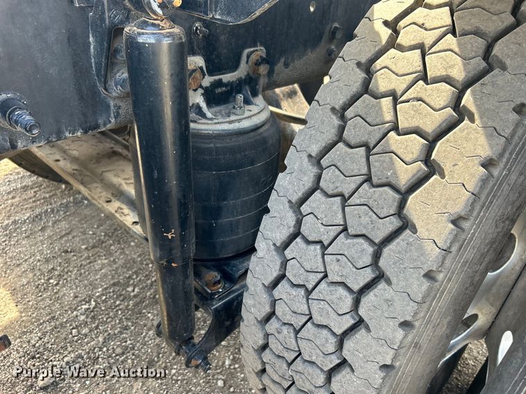 image for item EG1259 2016 Caterpillar CT660S semi truck