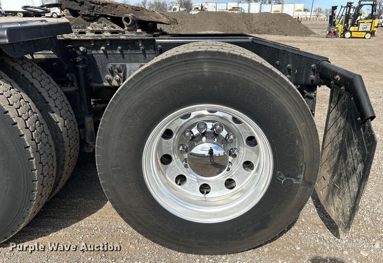 image for item EG1259 2016 Caterpillar CT660S semi truck