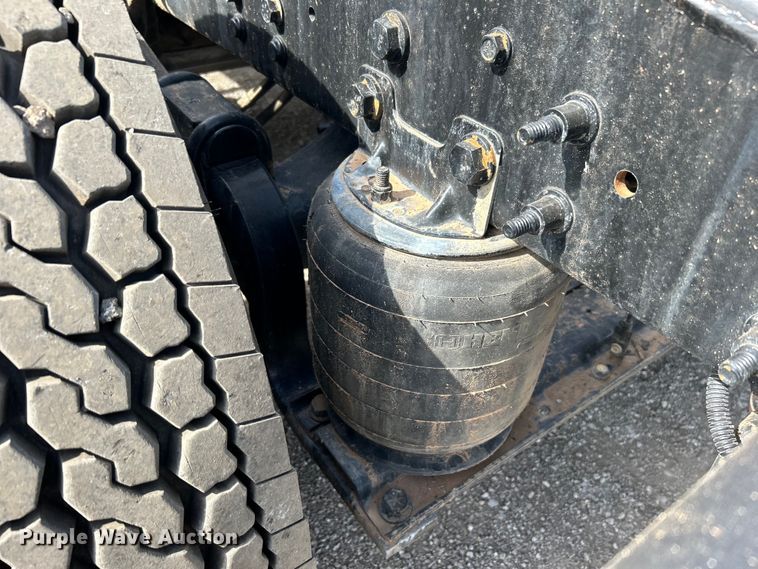 image for item EG1259 2016 Caterpillar CT660S semi truck