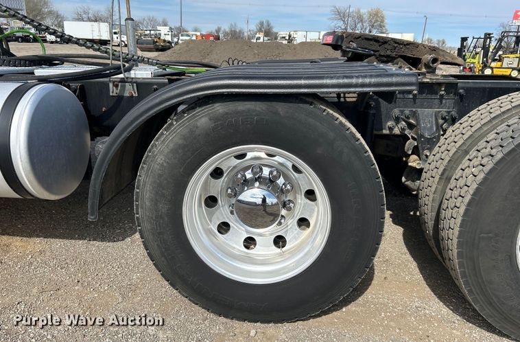 image for item EG1259 2016 Caterpillar CT660S semi truck