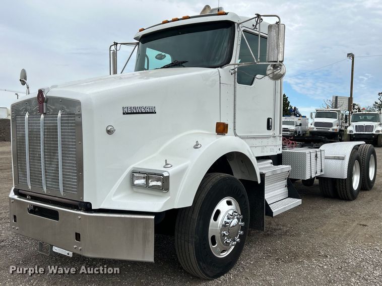 image for item EG1261 2009 Kenworth T800 semi truck