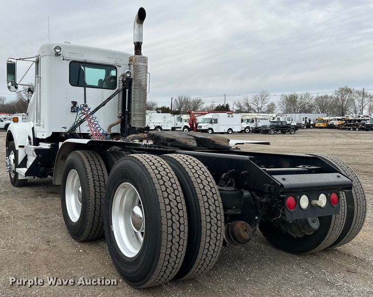 image for item EG1261 2009 Kenworth T800 semi truck