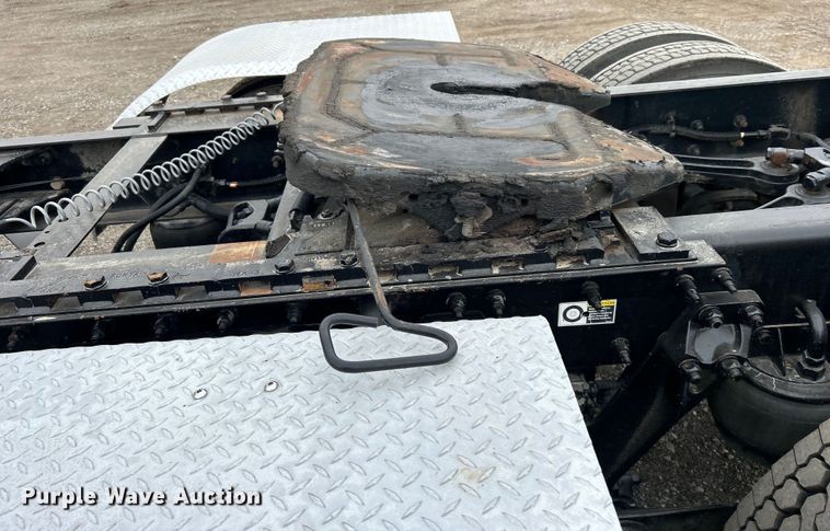 image for item EG1261 2009 Kenworth T800 semi truck