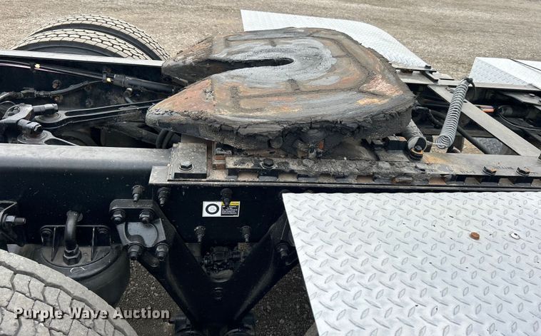 image for item EG1261 2009 Kenworth T800 semi truck