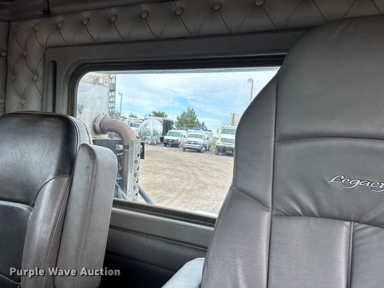 image for item EG1261 2009 Kenworth T800 semi truck