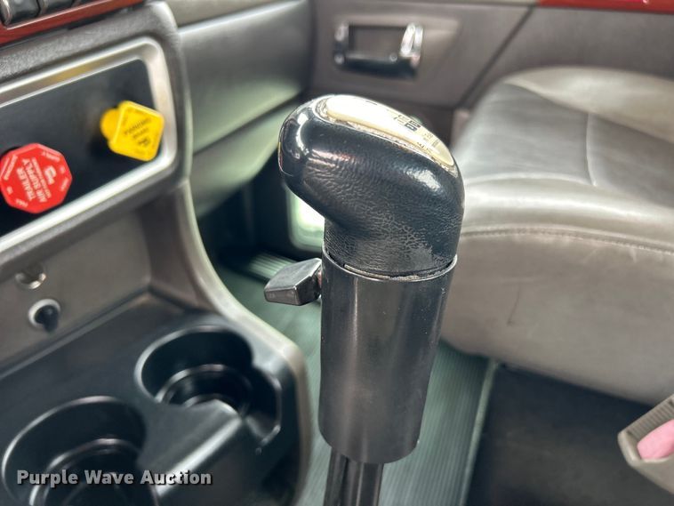 image for item EG1261 2009 Kenworth T800 semi truck