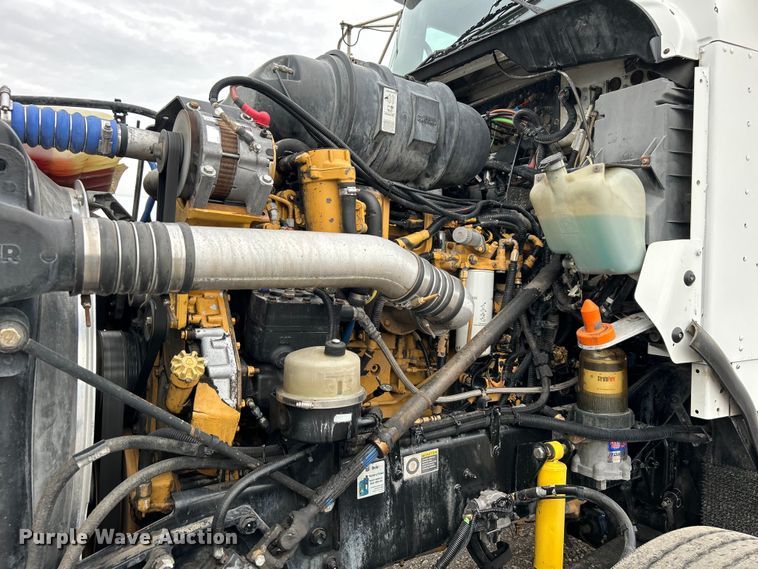 image for item EG1261 2009 Kenworth T800 semi truck