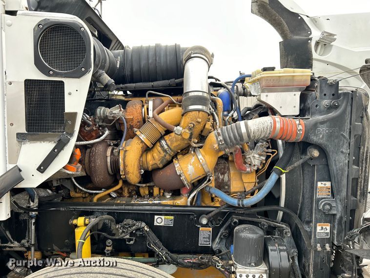 image for item EG1261 2009 Kenworth T800 semi truck