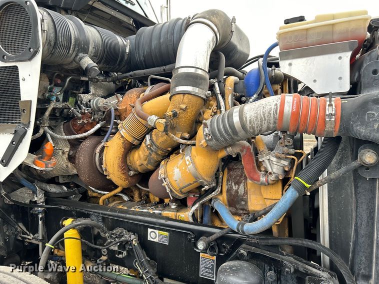 image for item EG1261 2009 Kenworth T800 semi truck