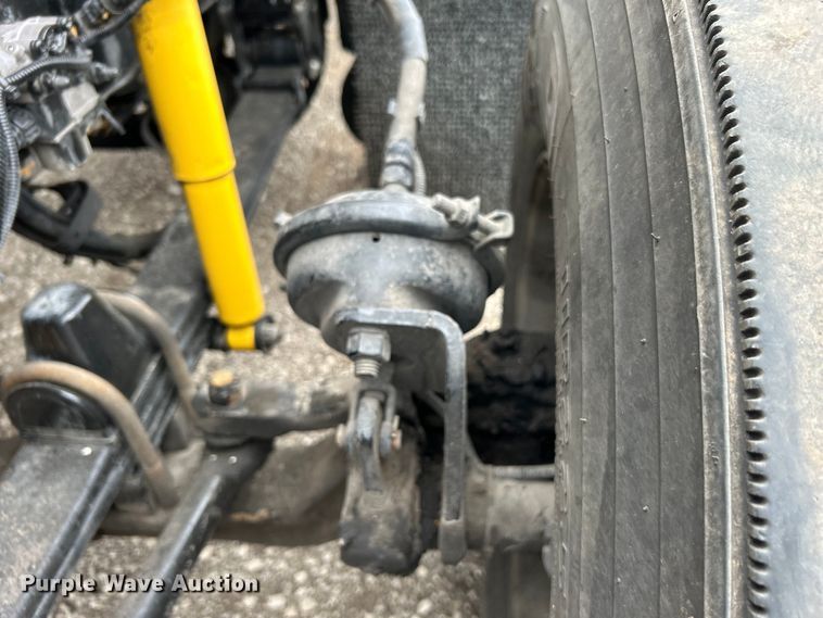 image for item EG1261 2009 Kenworth T800 semi truck