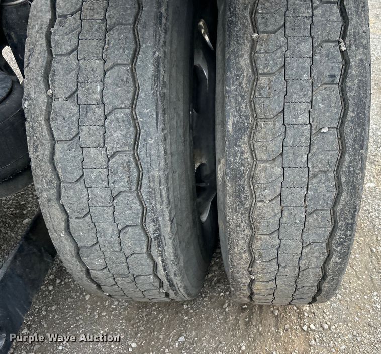 image for item EG1261 2009 Kenworth T800 semi truck