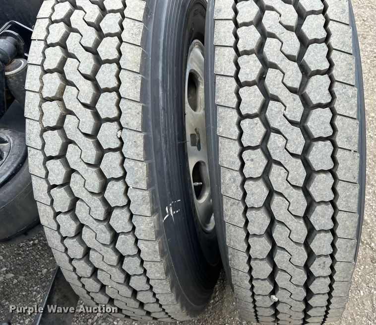 image for item EG1261 2009 Kenworth T800 semi truck