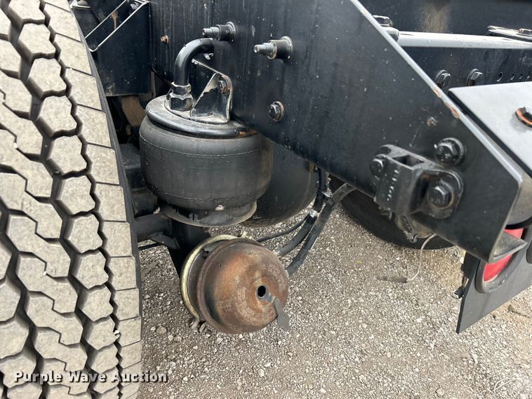 image for item EG1261 2009 Kenworth T800 semi truck