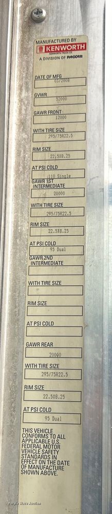 image for item EG1261 2009 Kenworth T800 semi truck