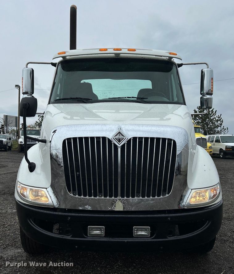 image for item EG1285 2008 International  8600 SBA semi truck