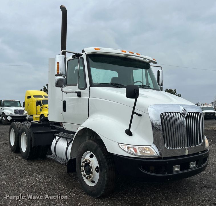 image for item EG1285 2008 International  8600 SBA semi truck