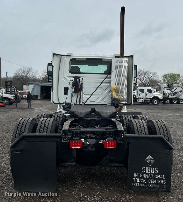 image for item EG1285 2008 International  8600 SBA semi truck