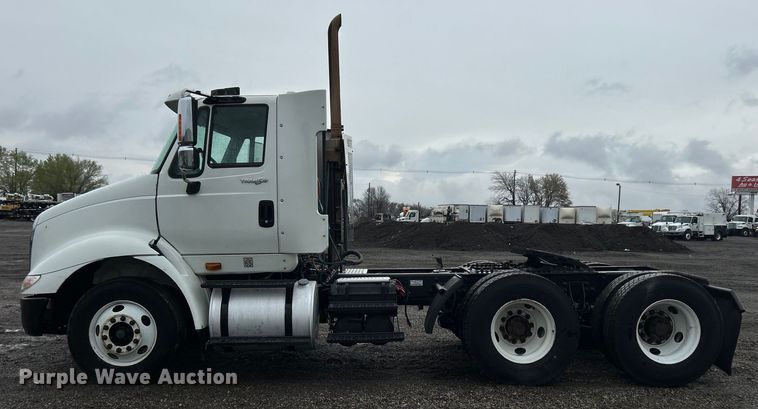 image for item EG1285 2008 International  8600 SBA semi truck