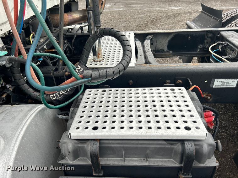 image for item EG1285 2008 International  8600 SBA semi truck