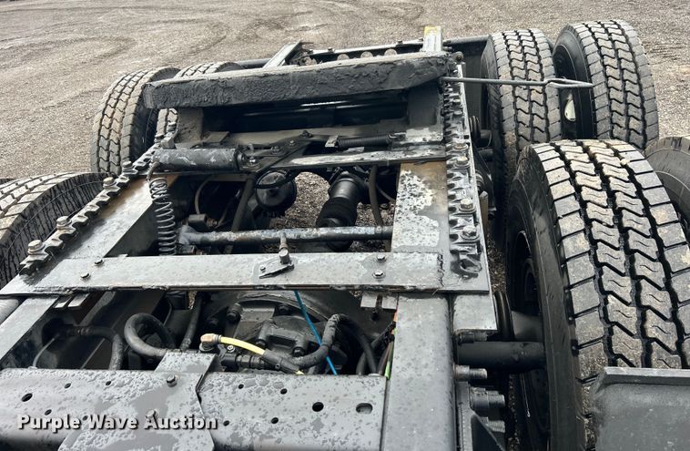 image for item EG1285 2008 International  8600 SBA semi truck