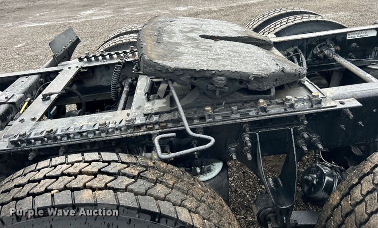 image for item EG1285 2008 International  8600 SBA semi truck