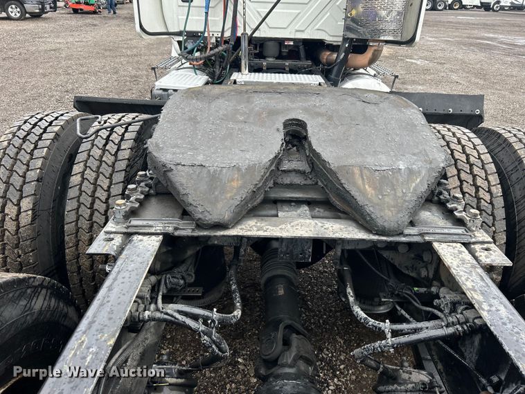 image for item EG1285 2008 International  8600 SBA semi truck