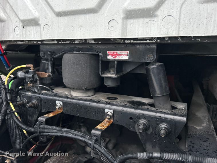 image for item EG1285 2008 International  8600 SBA semi truck