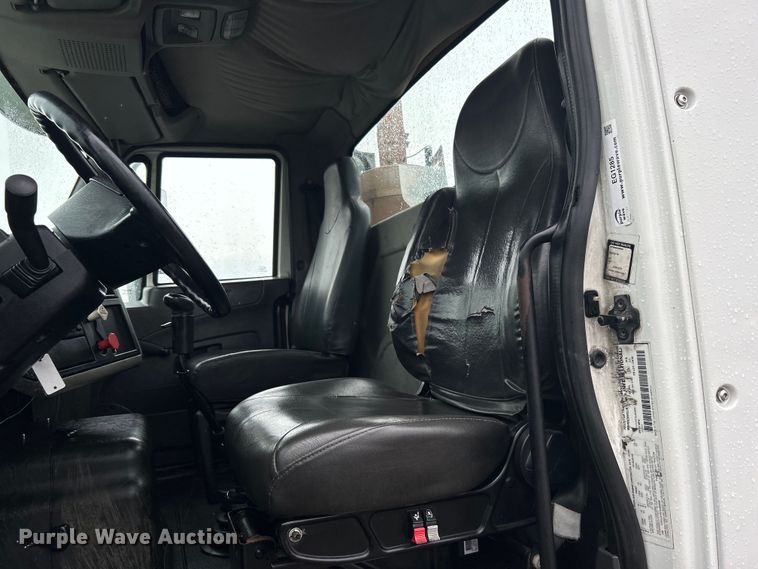 image for item EG1285 2008 International  8600 SBA semi truck