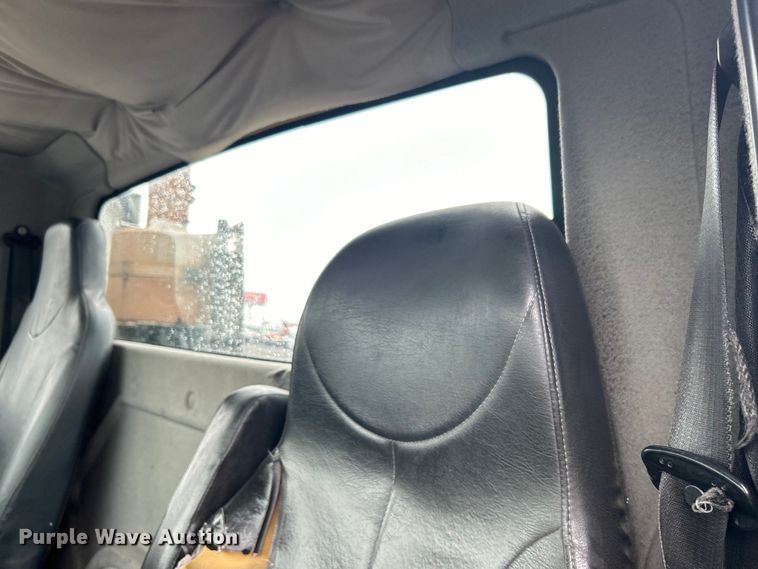 image for item EG1285 2008 International  8600 SBA semi truck