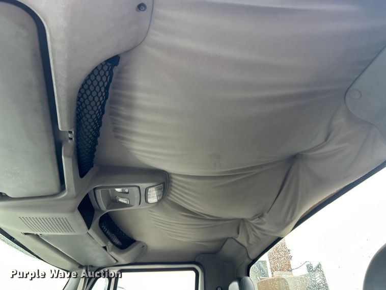 image for item EG1285 2008 International  8600 SBA semi truck