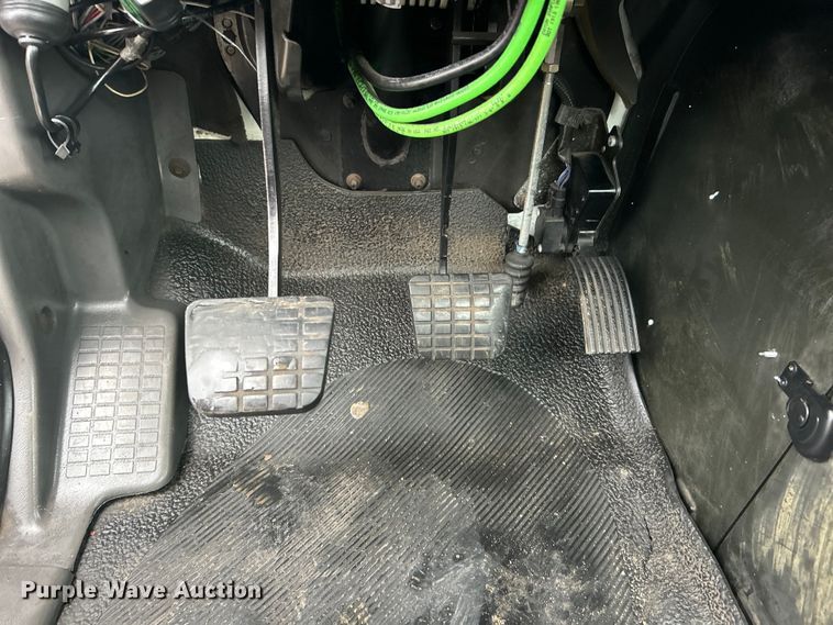 image for item EG1285 2008 International  8600 SBA semi truck