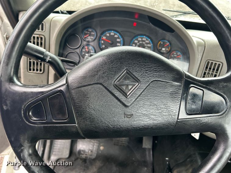 image for item EG1285 2008 International  8600 SBA semi truck