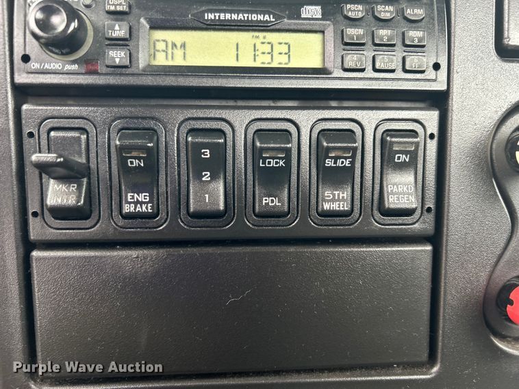 image for item EG1285 2008 International  8600 SBA semi truck