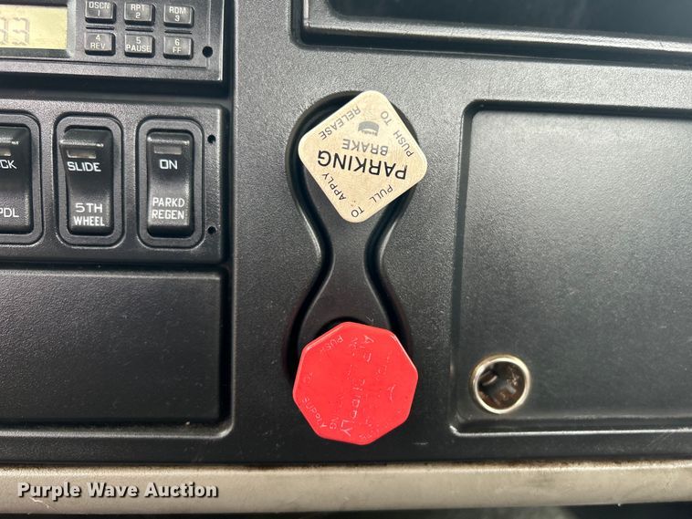 image for item EG1285 2008 International  8600 SBA semi truck