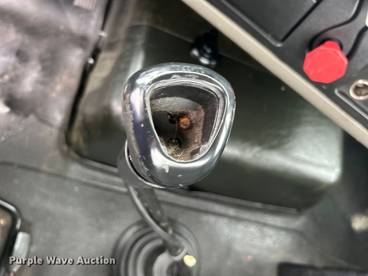 image for item EG1285 2008 International  8600 SBA semi truck