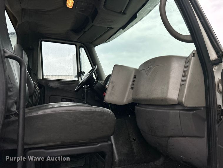 image for item EG1285 2008 International  8600 SBA semi truck