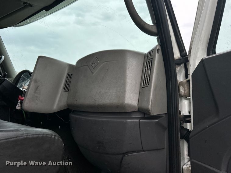 image for item EG1285 2008 International  8600 SBA semi truck