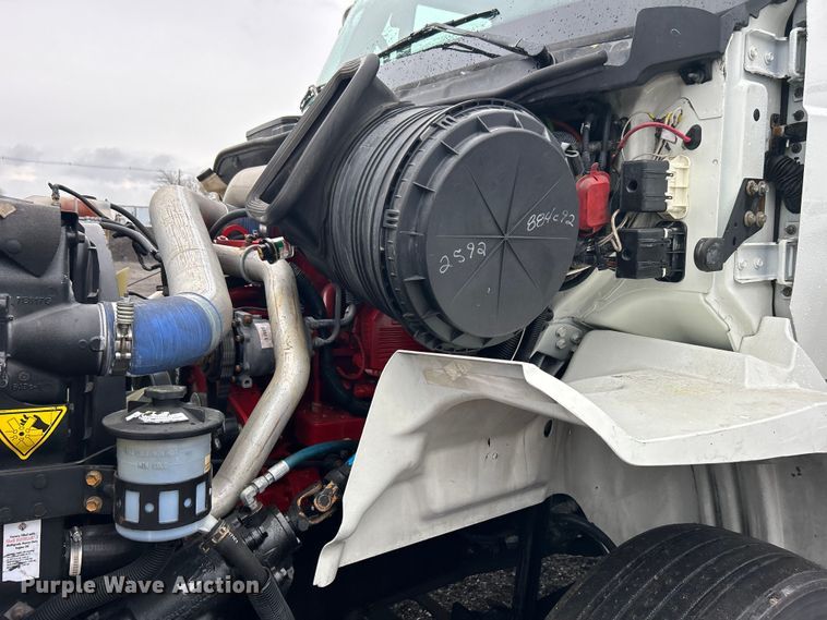 image for item EG1285 2008 International  8600 SBA semi truck