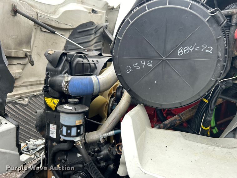 image for item EG1285 2008 International  8600 SBA semi truck