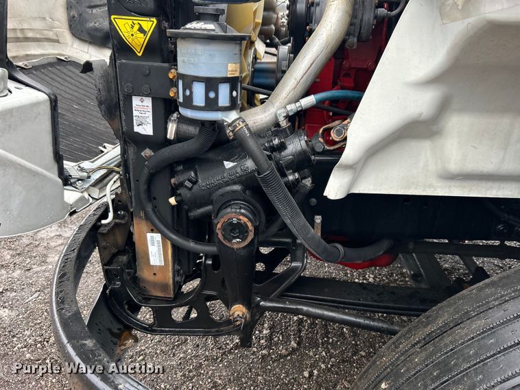 image for item EG1285 2008 International  8600 SBA semi truck