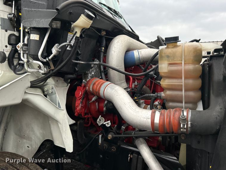 image for item EG1285 2008 International  8600 SBA semi truck