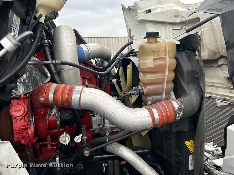 image for item EG1285 2008 International  8600 SBA semi truck