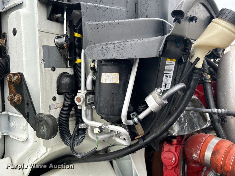 image for item EG1285 2008 International  8600 SBA semi truck