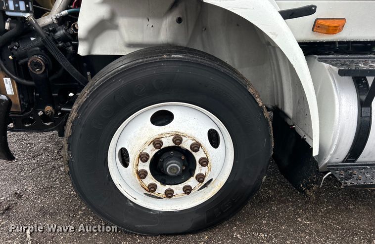 image for item EG1285 2008 International  8600 SBA semi truck