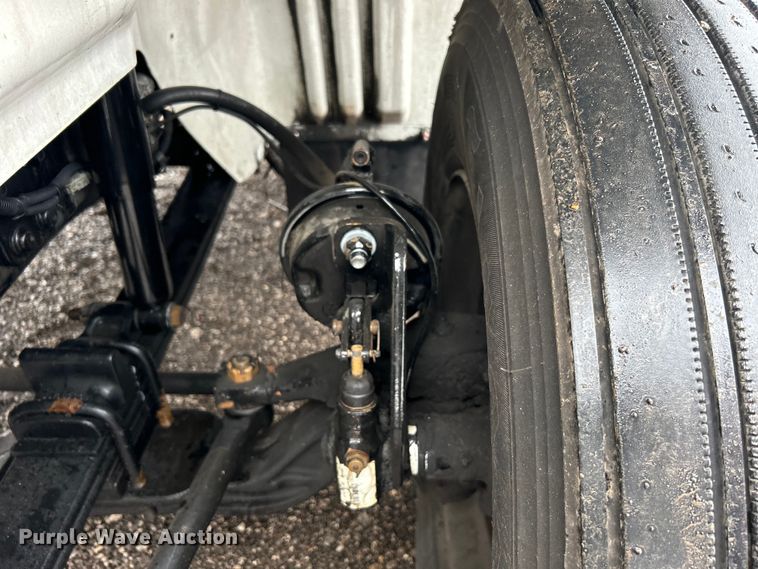 image for item EG1285 2008 International  8600 SBA semi truck