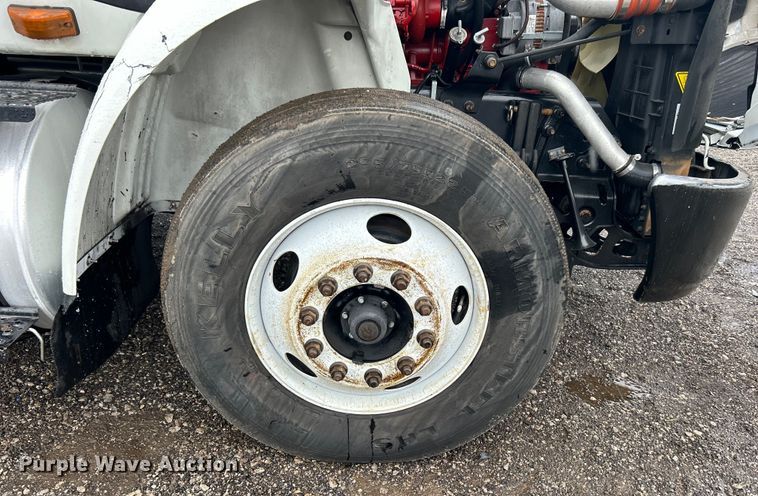 image for item EG1285 2008 International  8600 SBA semi truck